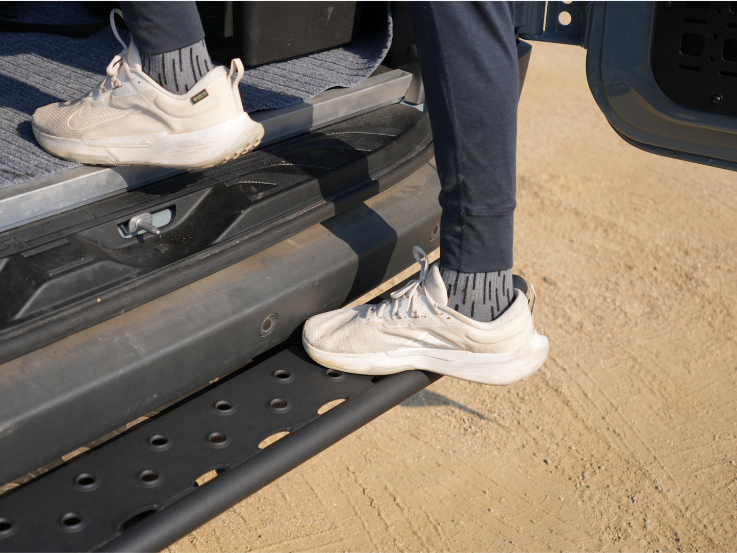 SPRINTER VAN REAR TUBE STEP