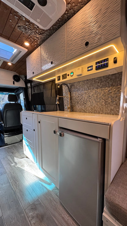 Cyronex BC83A 83L 12/24V Compressor Fridge