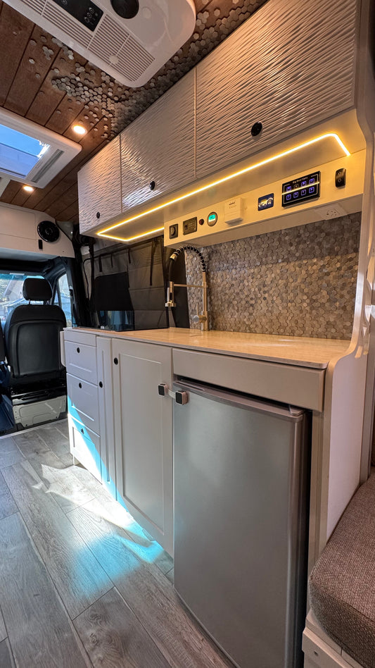 Cyronex BC83A 83L 12/24V Compressor Fridge